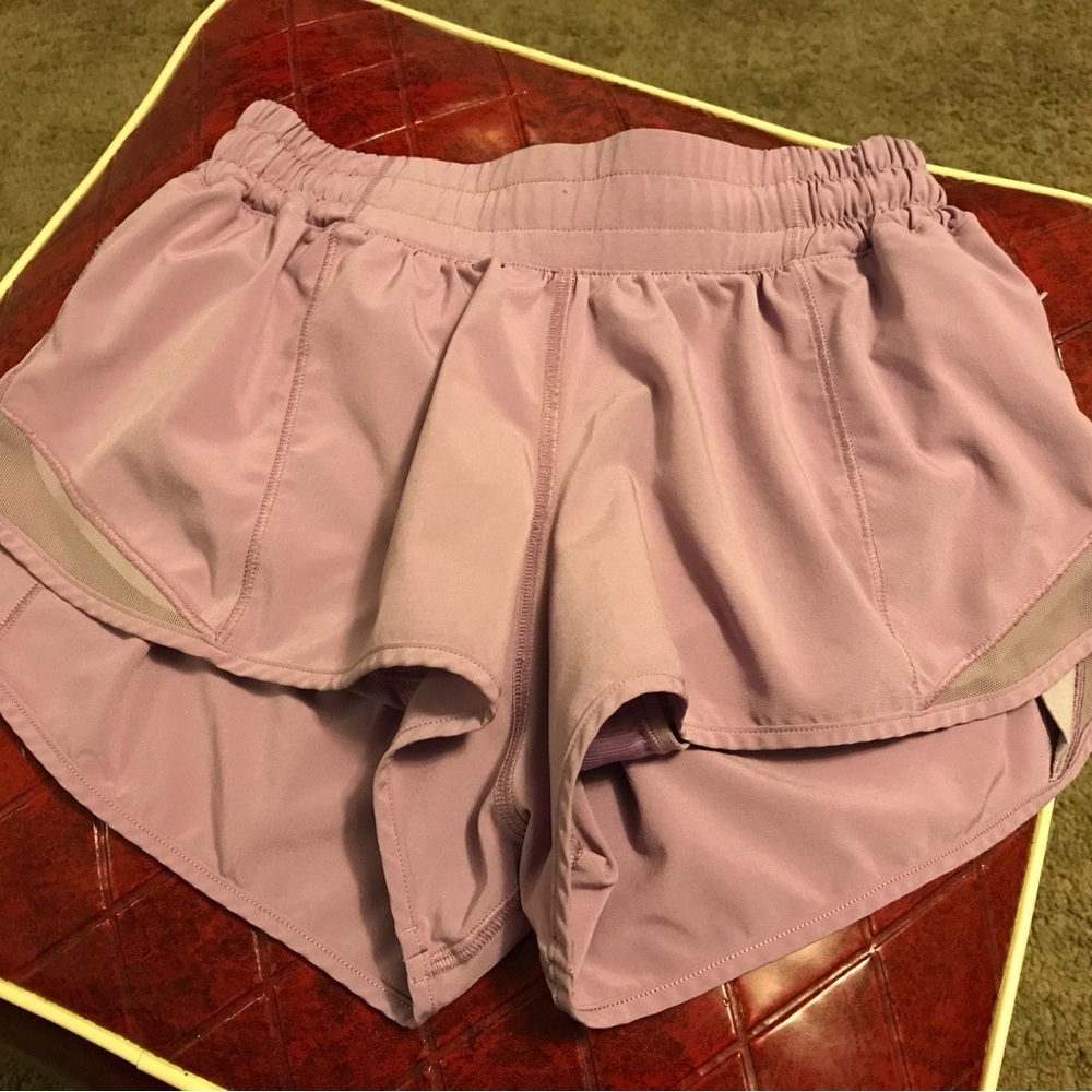 Lululemon Hotty Hot Short II *2.5" - Picture 1 of 5